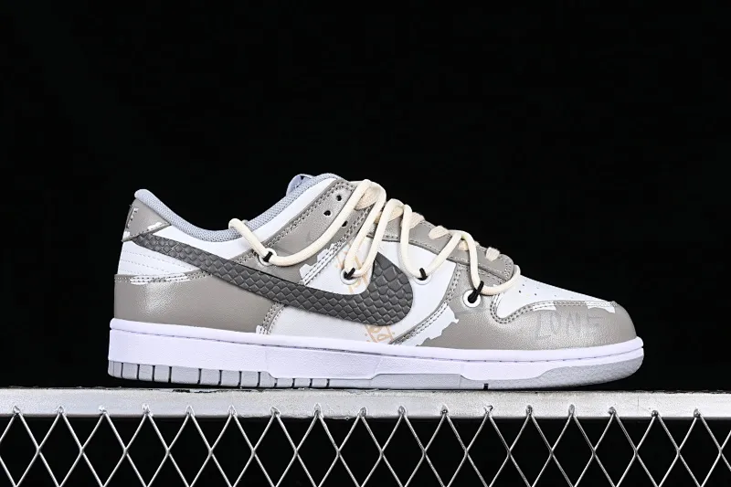 All Categories Nk SB Dunk Series Nk SB Dunk Low Low-top sneakers Customized large box Nk Dunk Low Panda Prank-West Coast Customized version of deconstructed strap retro distressed low-top sneakers DJ6188-003